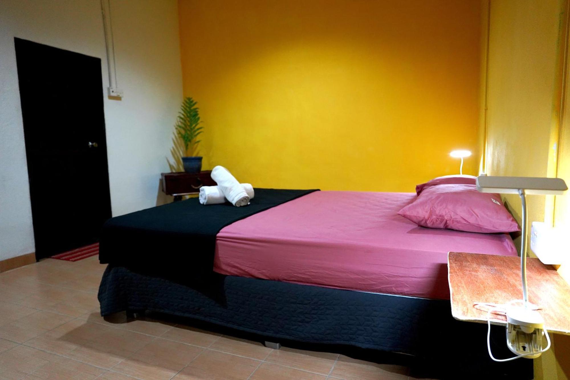 Home Sol Guesthouse Пантай-Сенанг Экстерьер фото
