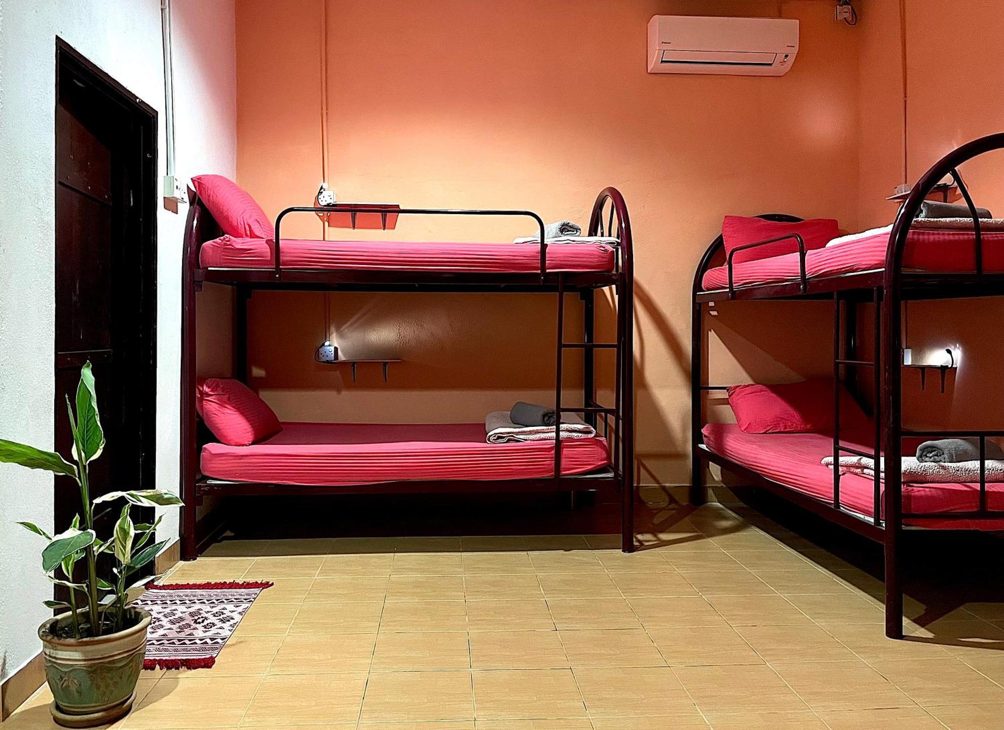 Home Sol Guesthouse Пантай-Сенанг Экстерьер фото