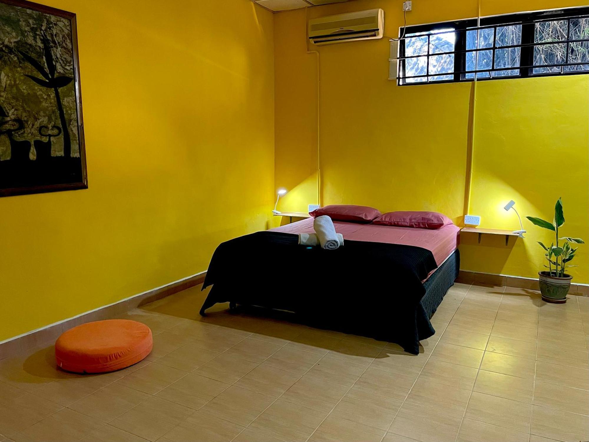 Home Sol Guesthouse Пантай-Сенанг Экстерьер фото