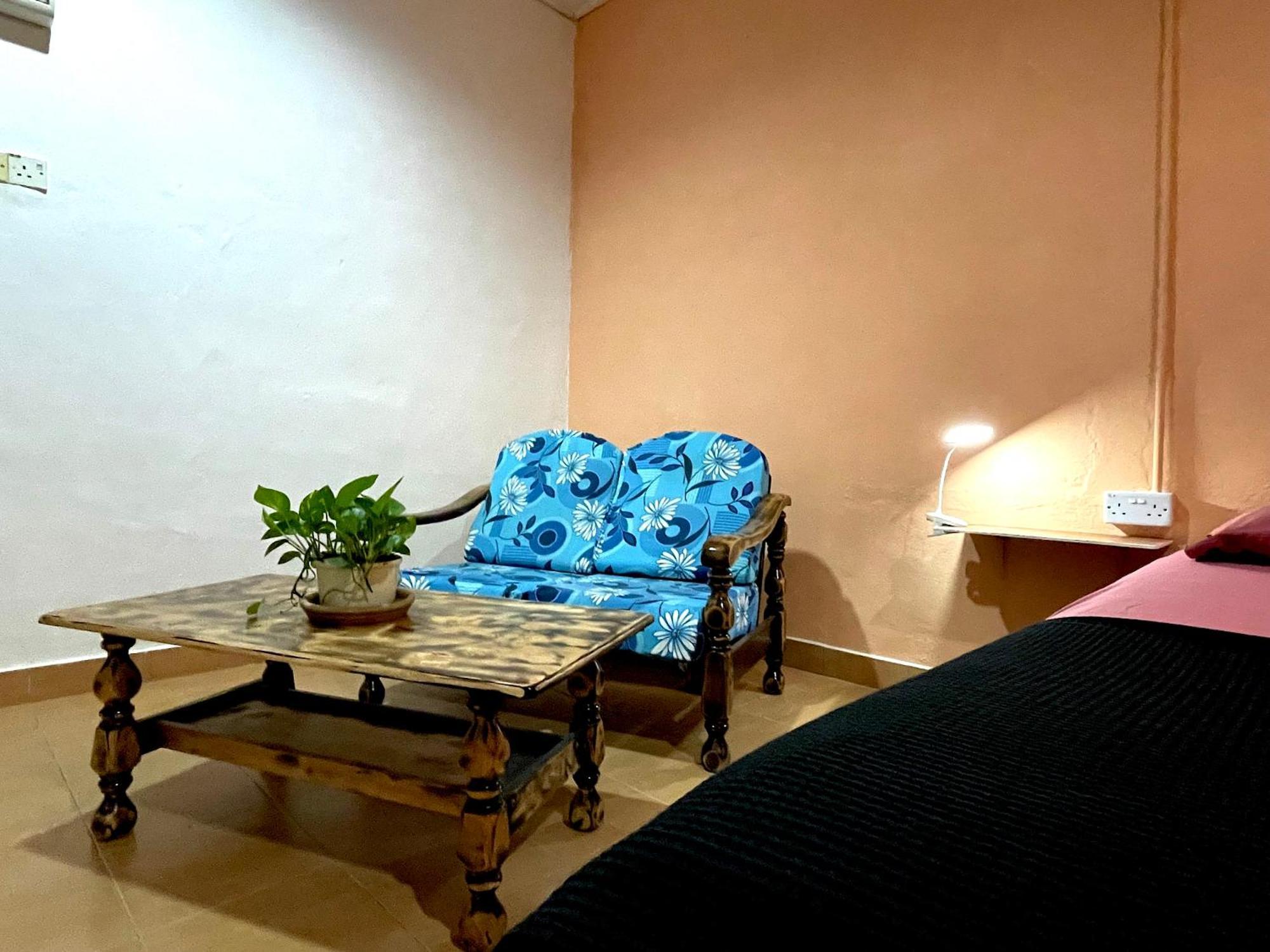 Home Sol Guesthouse Пантай-Сенанг Экстерьер фото